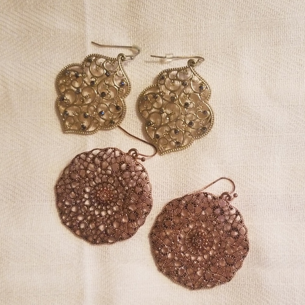2 pairs of Earrings 📿👠💍